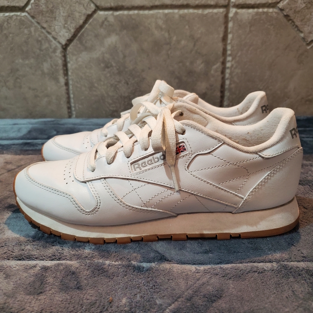 Reebok Classic Leather Sneaker - White/Gum Sz 8 Womens